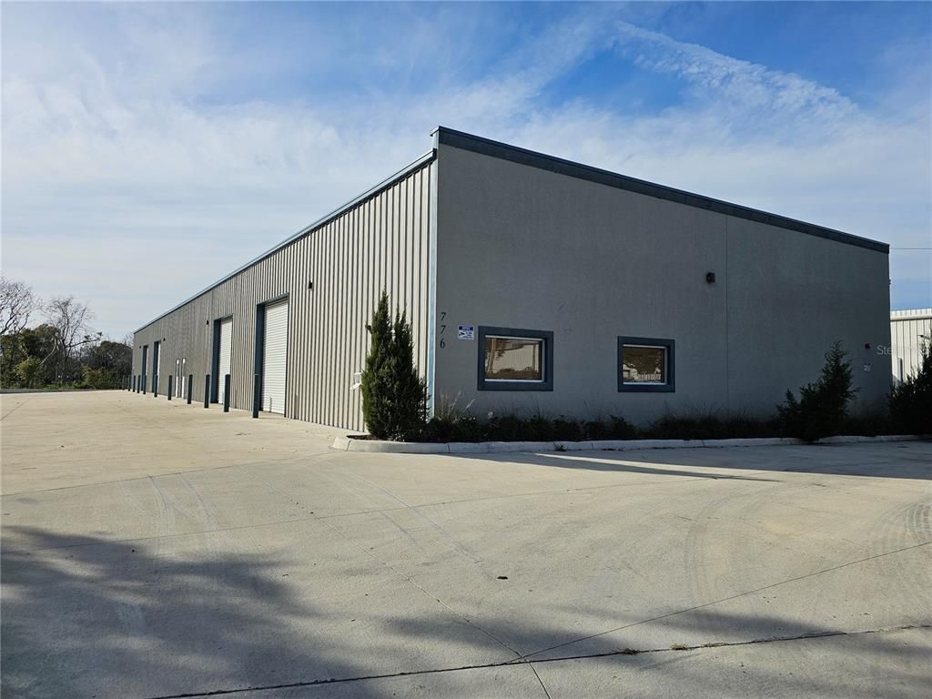 Exterior, Facade, Modern