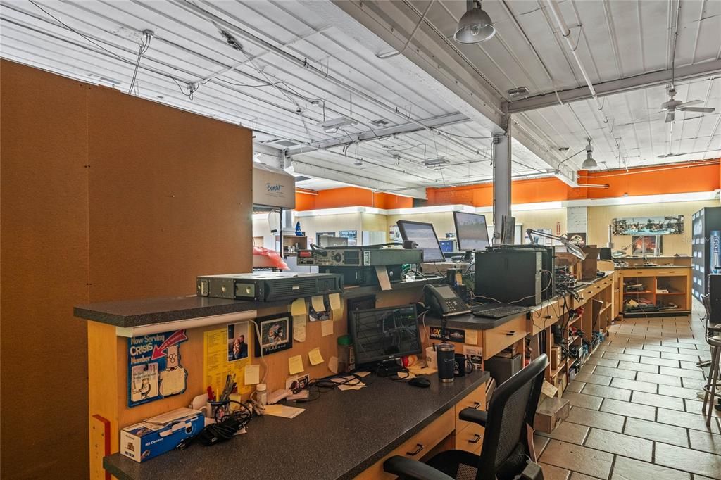 Home Office, Interior