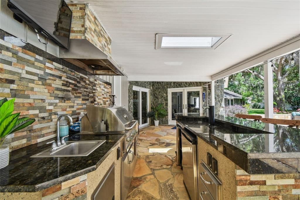 Exterior, Outdoor Kitchen
