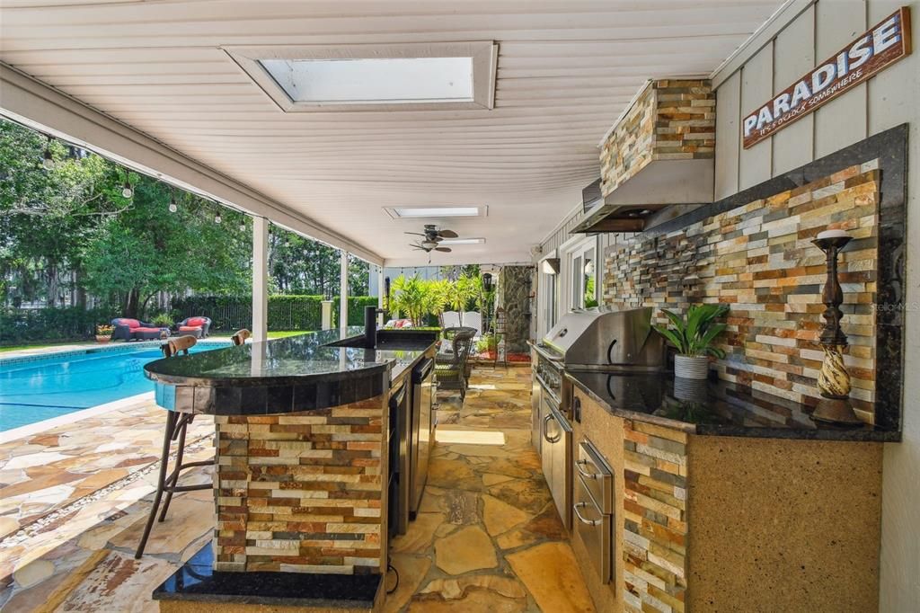 Exterior, Outdoor Kitchen, Pool