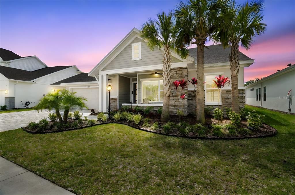 Attached, Exterior, Facade, Ranch