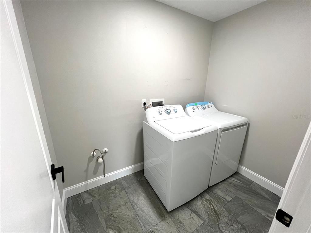 Interior, Washer, Wood Texture Flooring