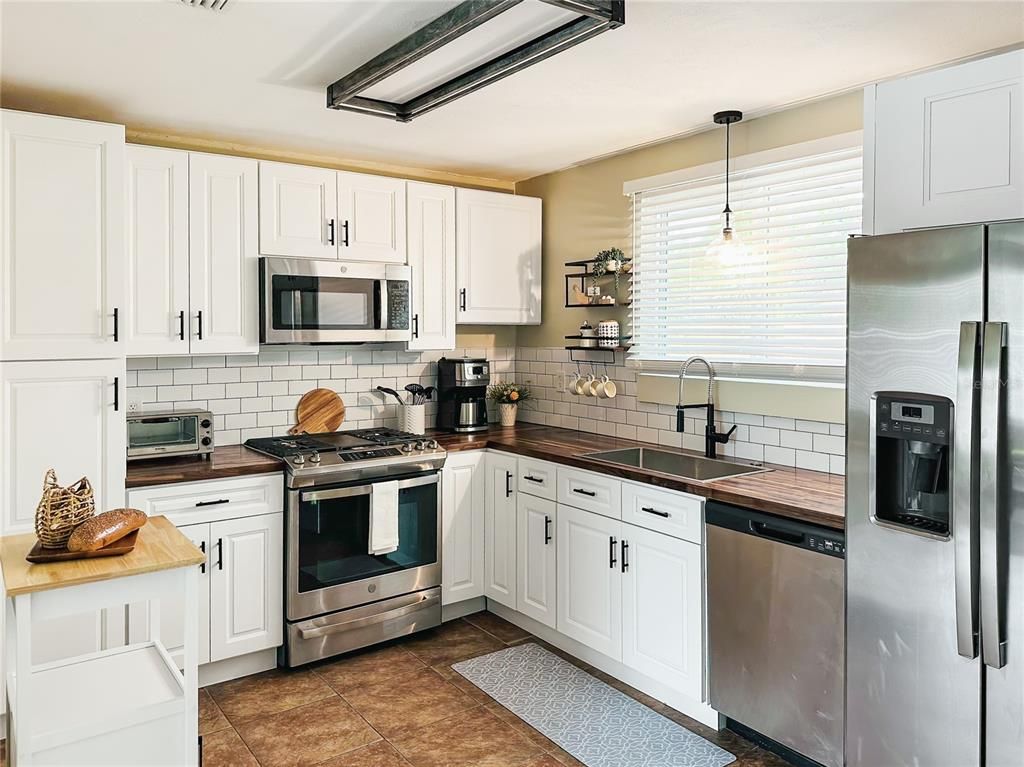 Interior, Kitchen, Pendant Lights, Stainless Steel Appliances