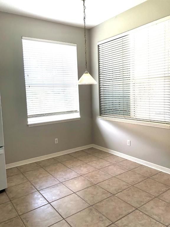 Empty room, Interior, Pendant Lights