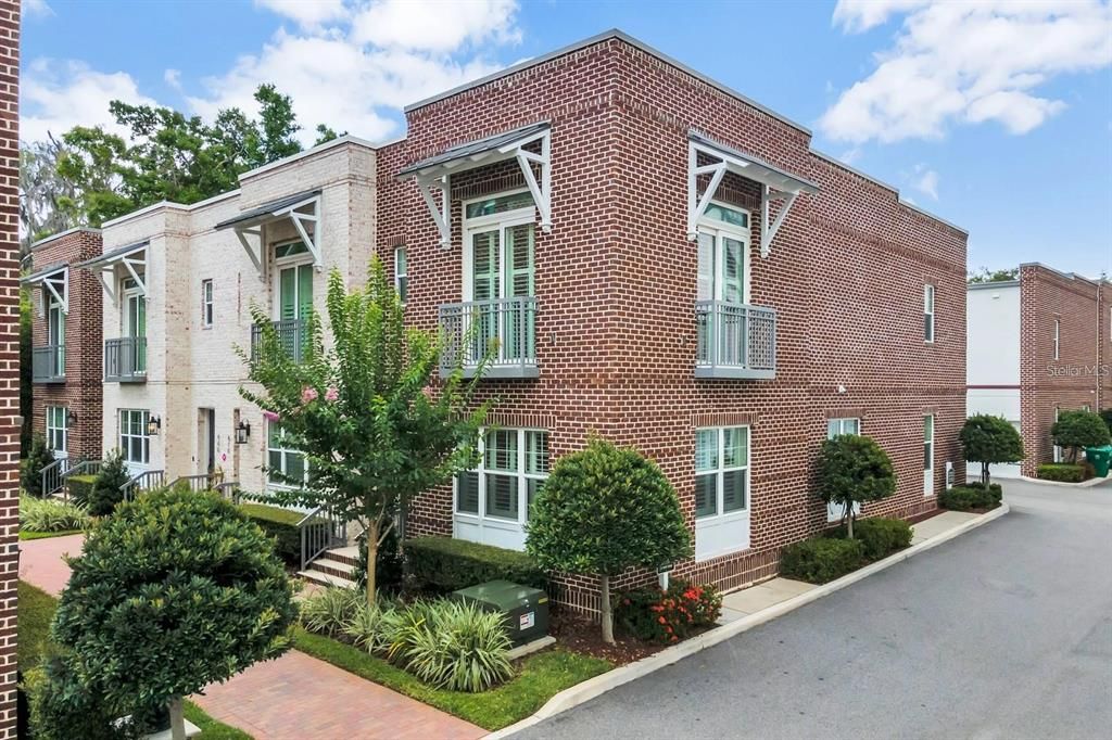 Exterior, Facade, Brick Facade, Rowhouse