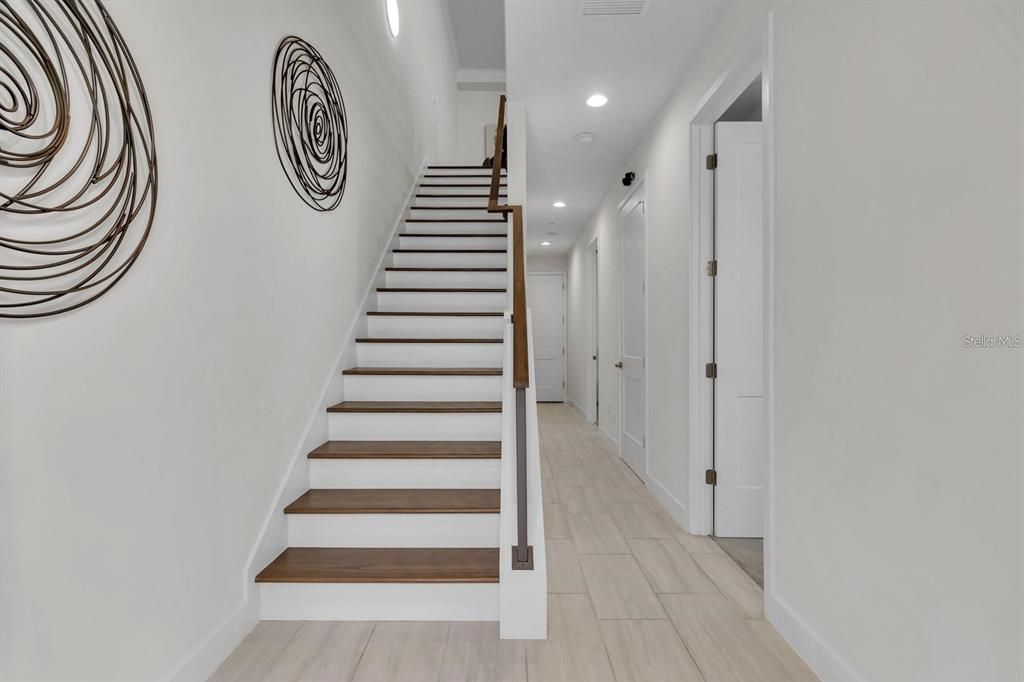 Interior, Recessed Lighting, Wood Texture Flooring