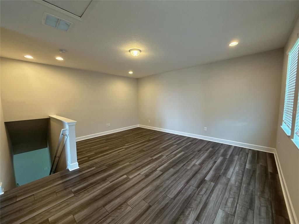 Empty room, Interior, Recessed Lighting, Wood Texture Flooring