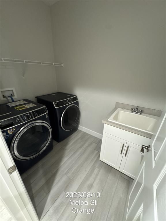 Interior, Washer, Wood Texture Flooring