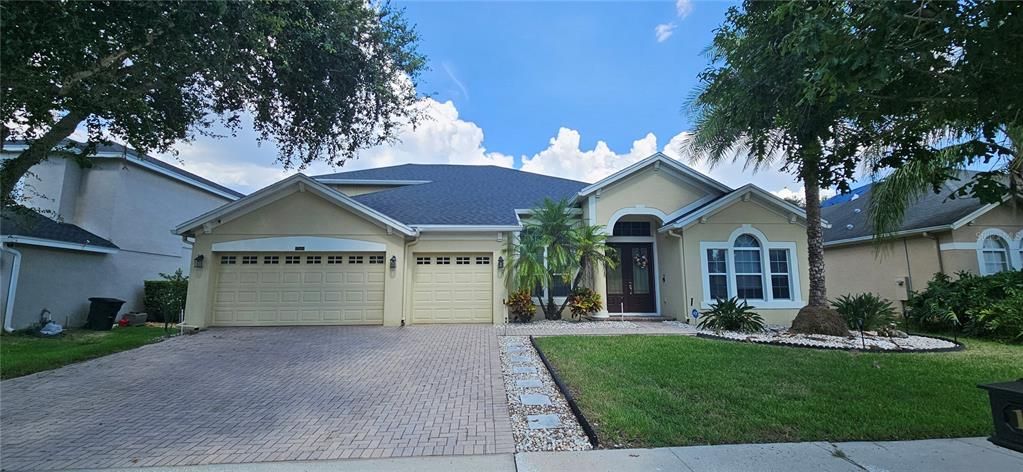 Attached, Exterior, Facade, Ranch