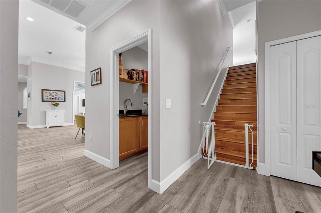 Interior, Recessed Lighting, Wood Texture Flooring