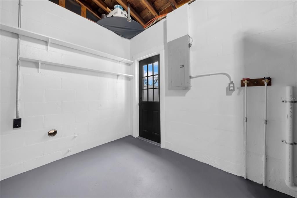 Empty room, Interior, Wooden Beams