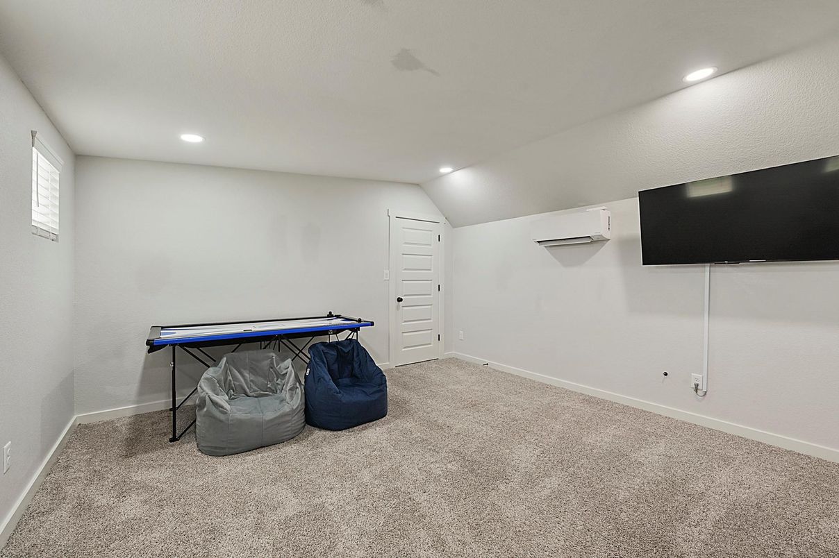Empty room, Interior, Recessed Lighting