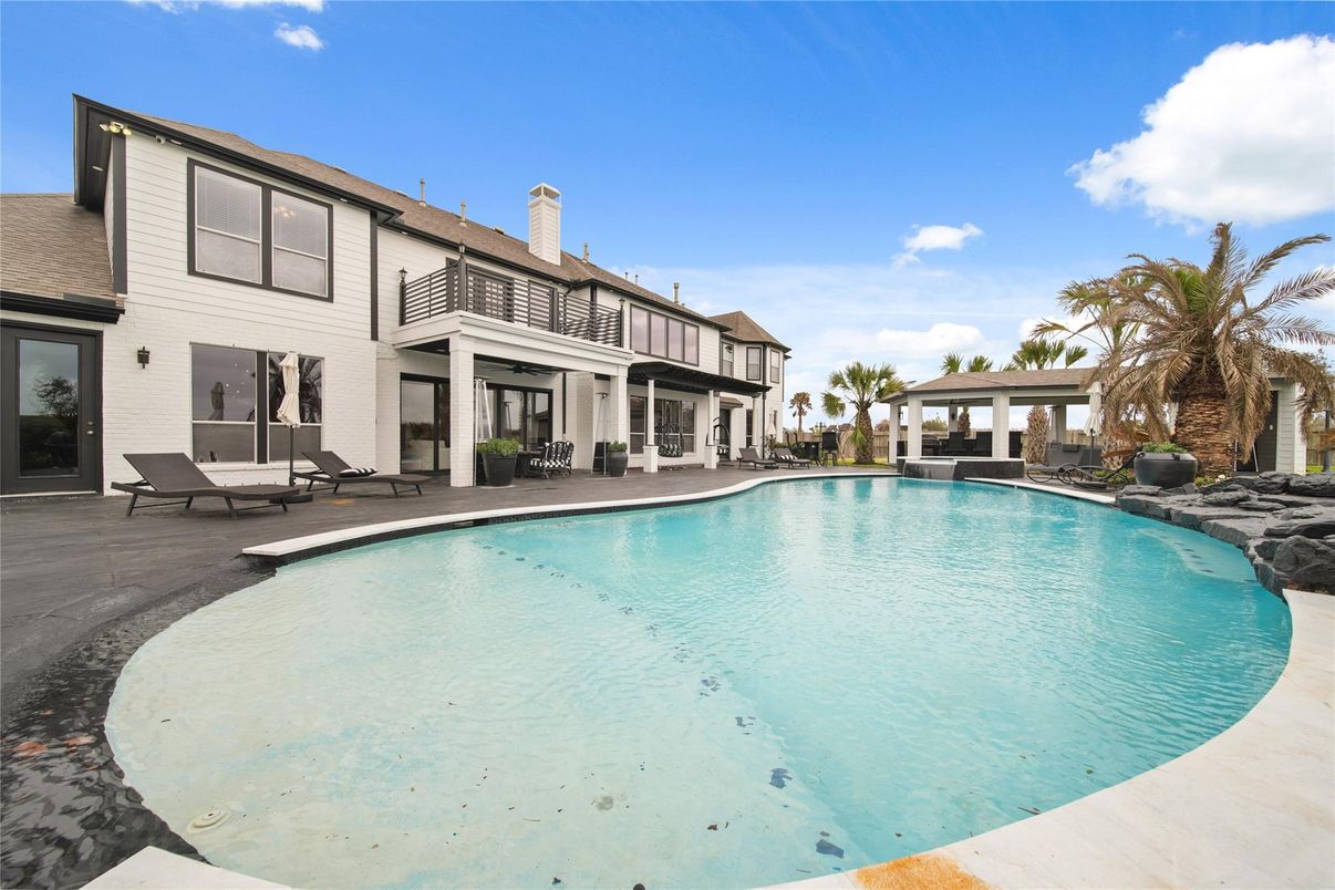 Exterior, Pool