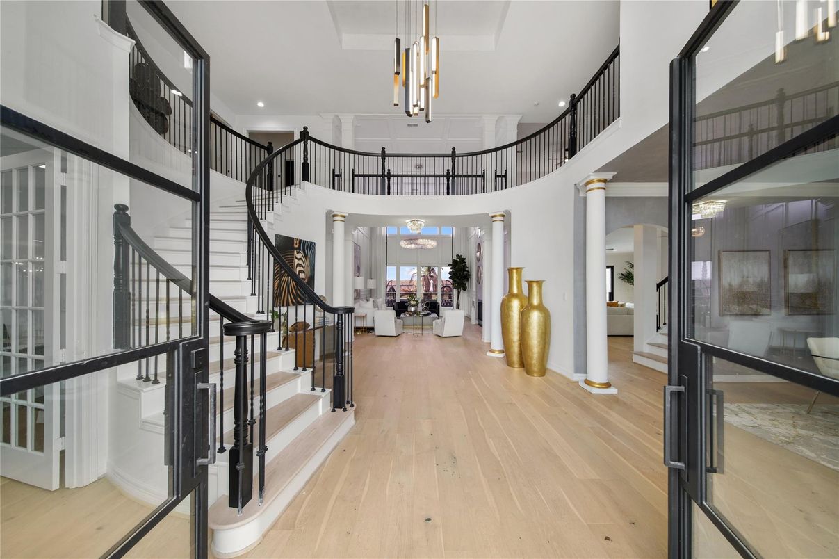 Interior, Pendant Lights, Recessed Lighting, Wood Texture Flooring