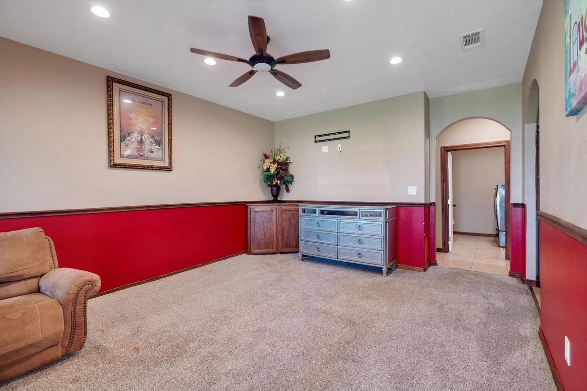 Empty room, Interior, Recessed Lighting