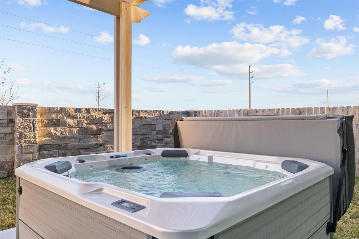 Exterior, Hot Tub