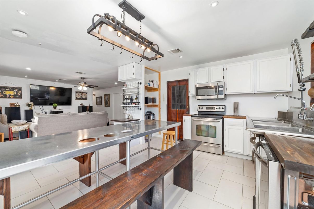 Dining room, Interior, Kitchen, Recessed Lighting, Stainless Steel Appliances