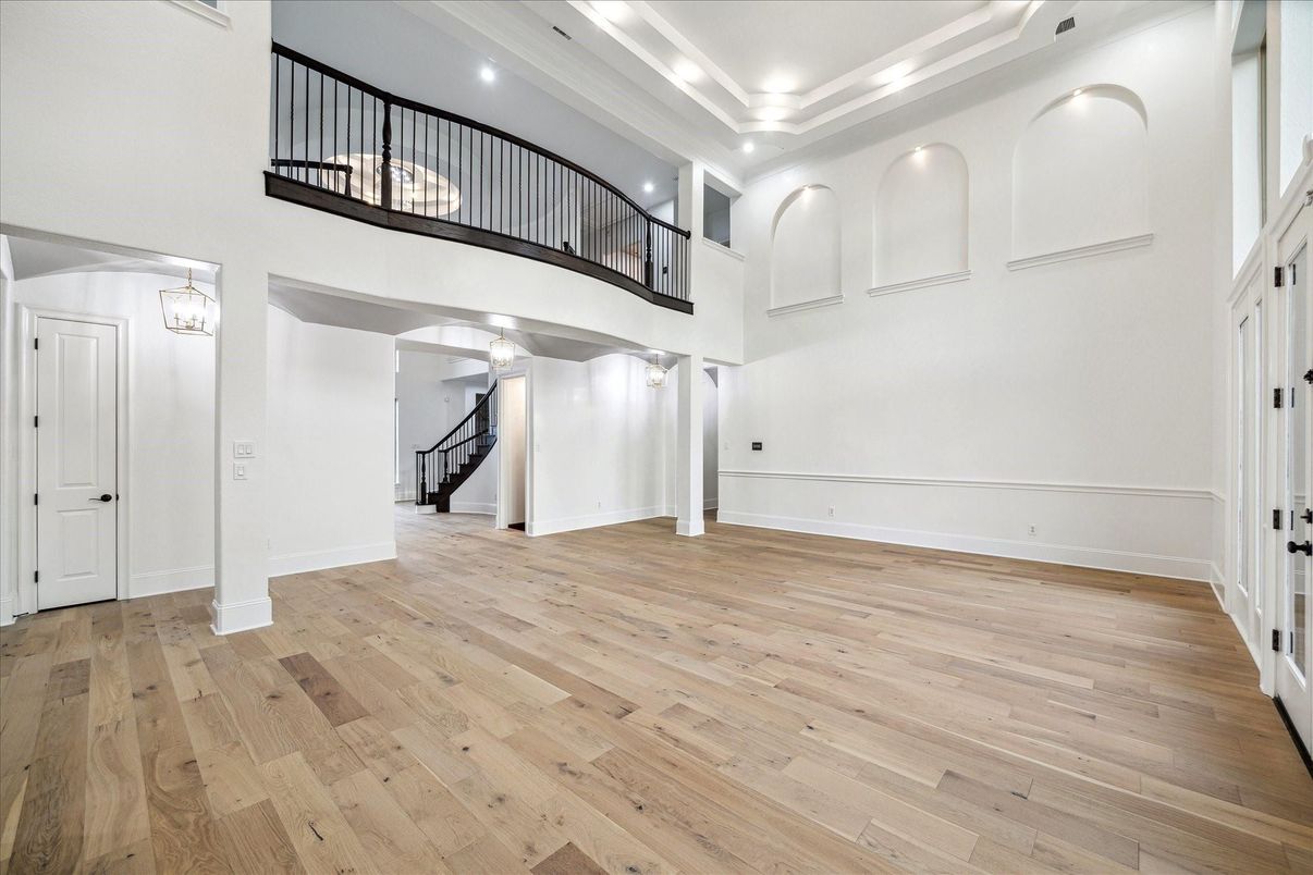 Interior, Recessed Lighting, Wood Texture Flooring