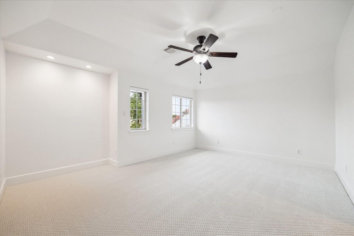 Empty room, Interior, Recessed Lighting