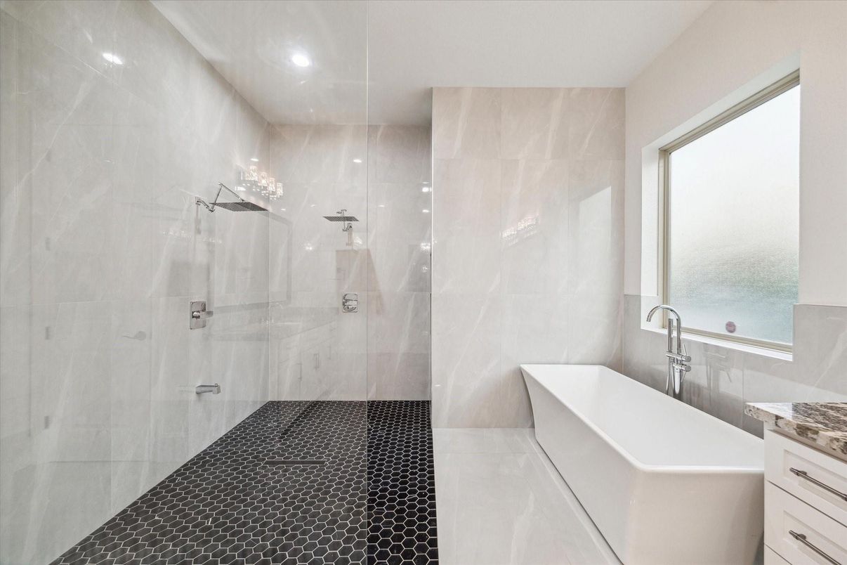 Bathroom, Interior, Recessed Lighting
