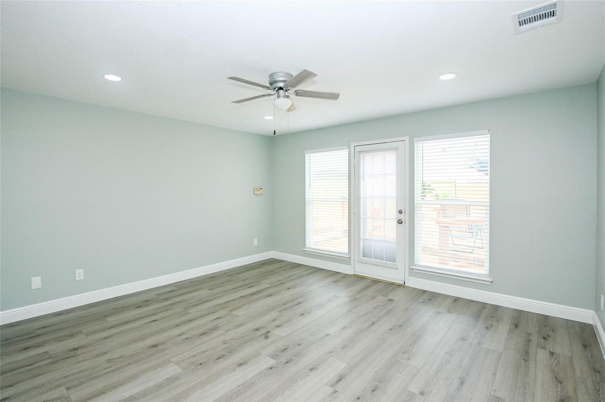 Empty room, Interior, Recessed Lighting, Wood Texture Flooring