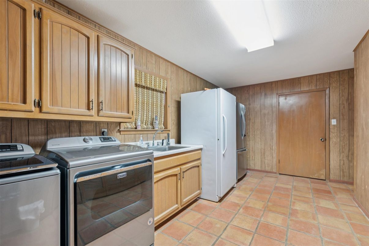 Interior, Washer, Wooden Walls