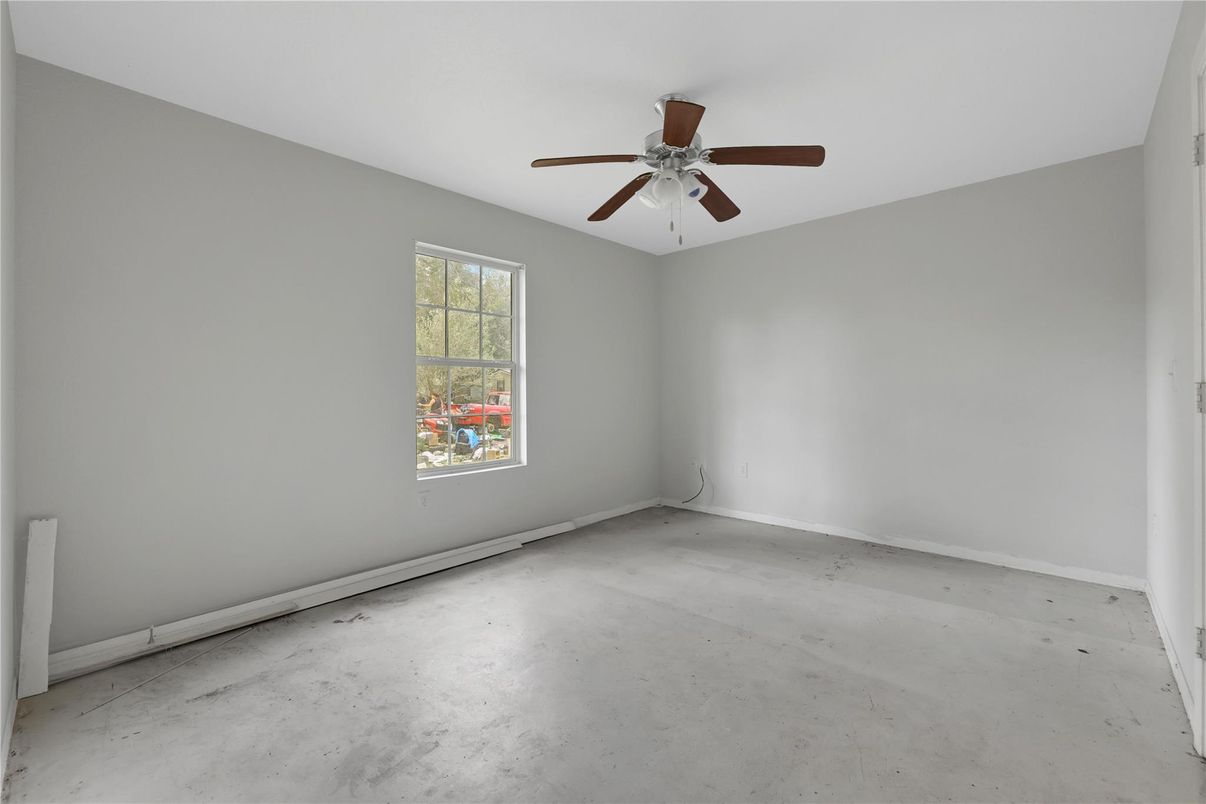 Empty room, Interior