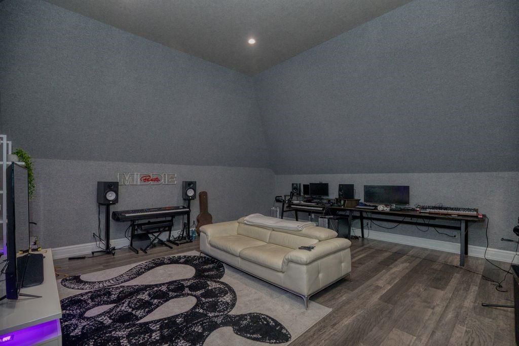 Home Office, Interior, Recessed Lighting, Wood Texture Flooring