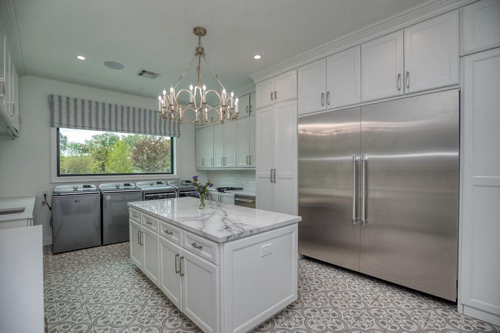 Chandelier, Interior, Kitchen, Recessed Lighting, Stainless Steel Appliances