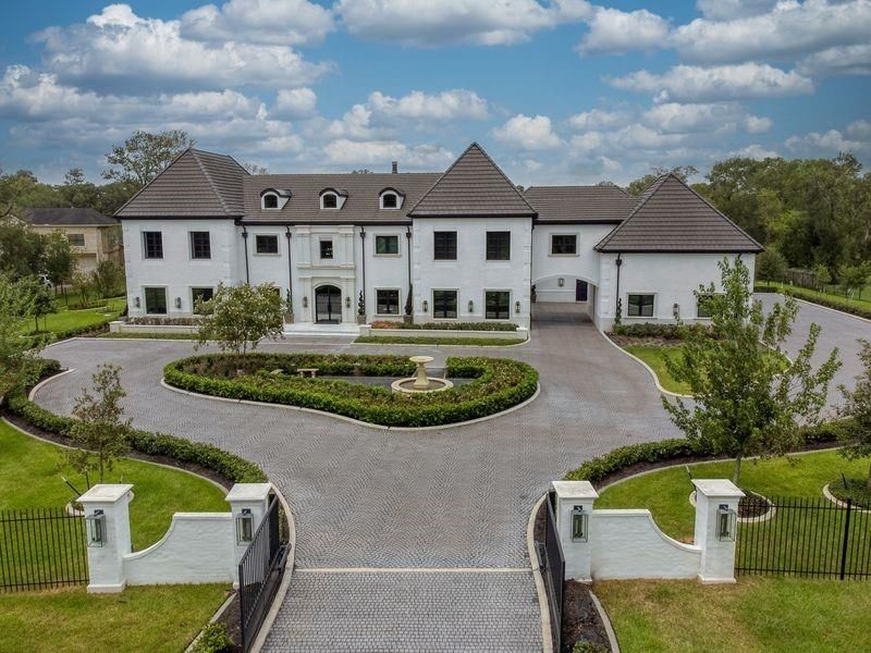 Backyard, Exterior, Facade, French Provincial