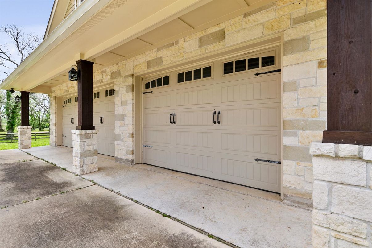 Detached Garage, Exterior