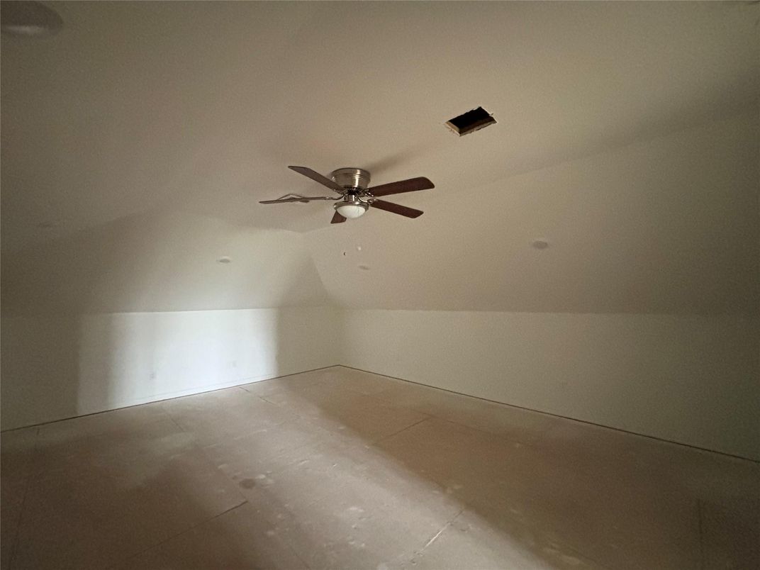 Empty room, Interior