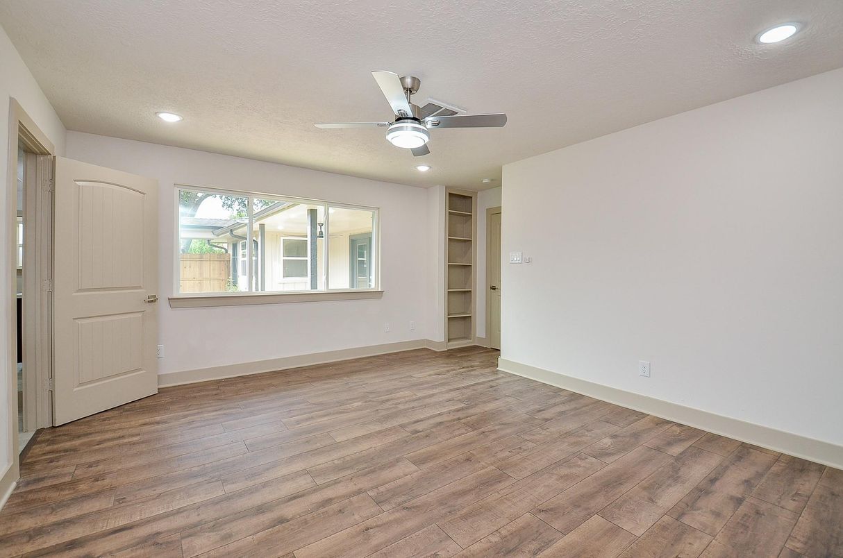 Empty room, Interior, Recessed Lighting, Wood Texture Flooring