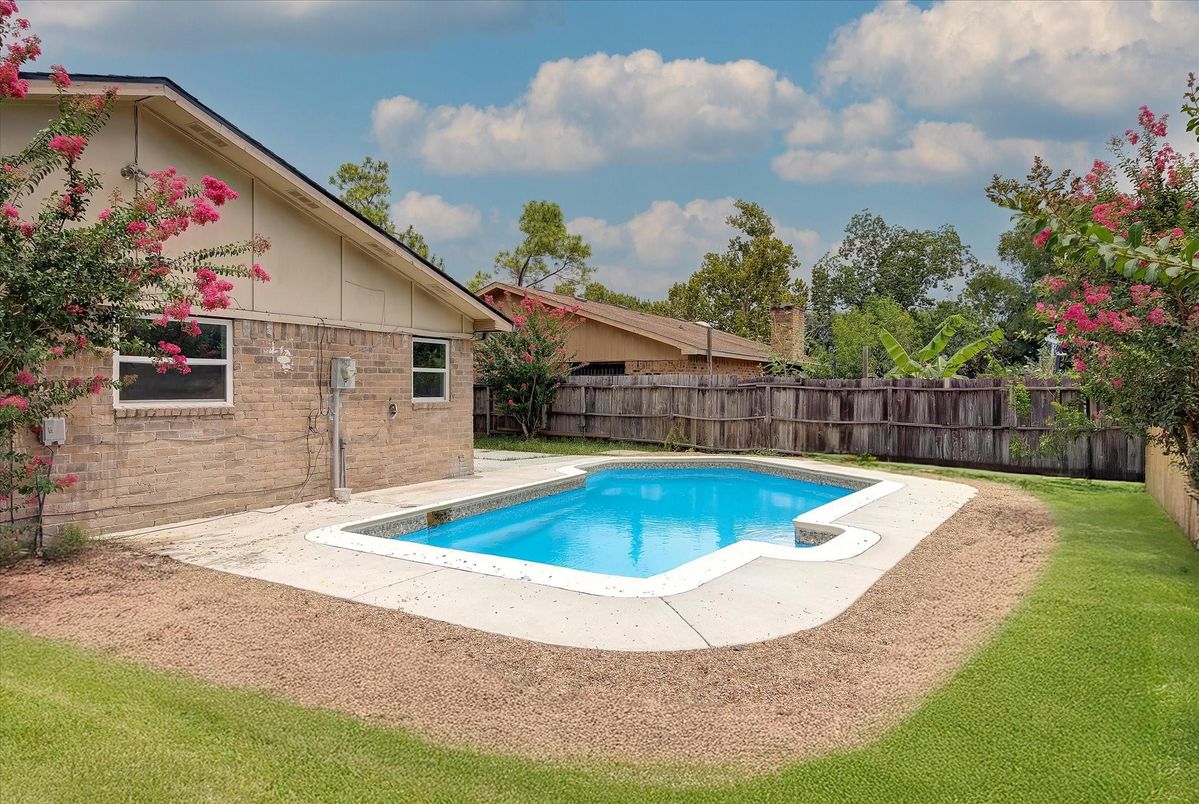 Backyard, Exterior, Pool