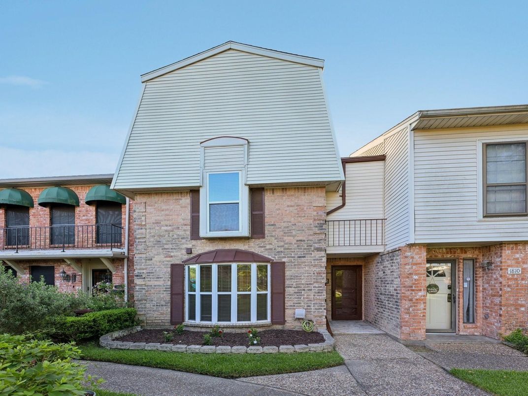 Exterior, Facade, Brick Facade, Brick Traditional