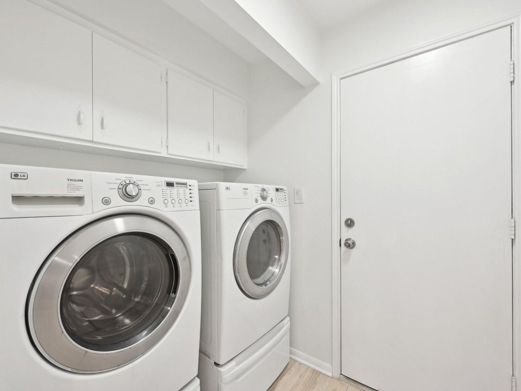 Interior, Washer, Wood Texture Flooring