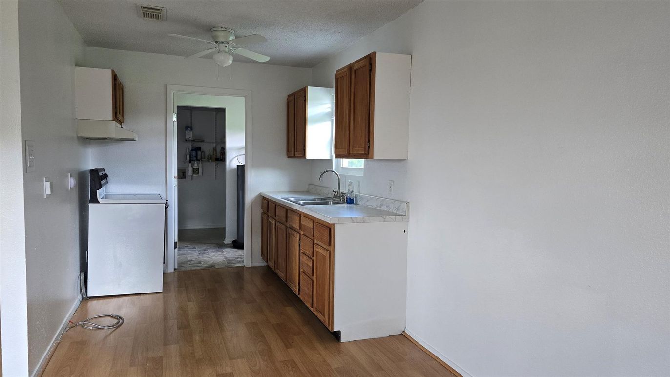 Interior, Kitchen, Washer, Wood Texture Flooring
