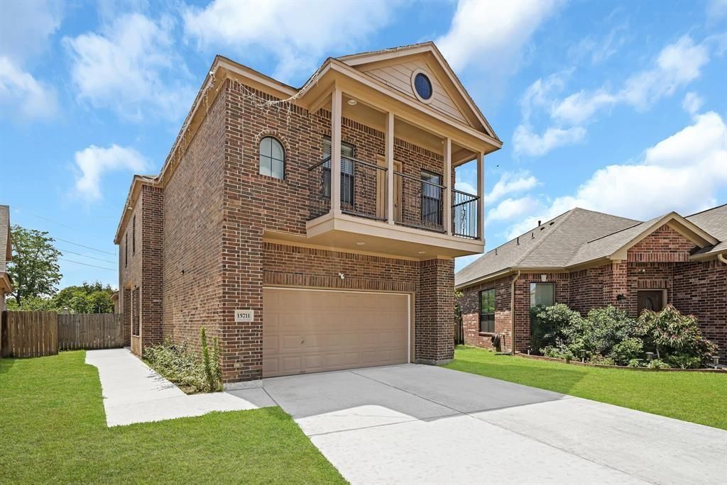 Attached, Exterior, Facade, Brick Facade, Brick Traditional