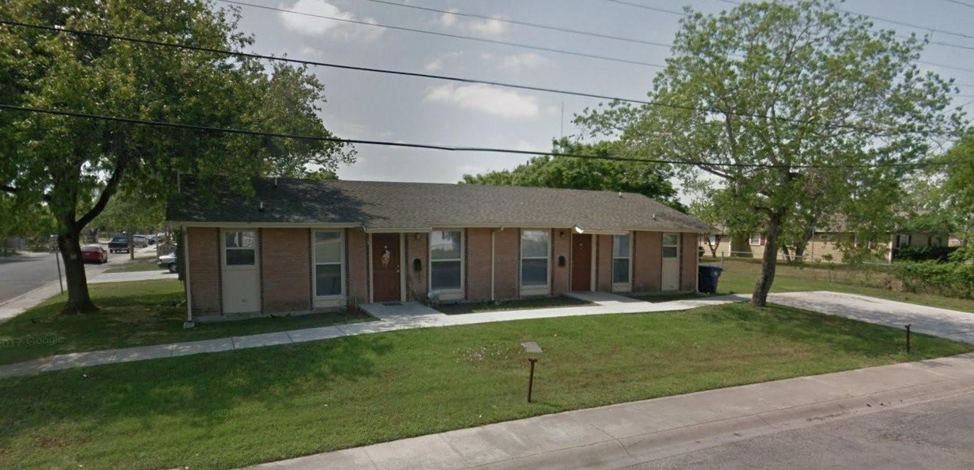 Backyard, Exterior, Facade, Ranch