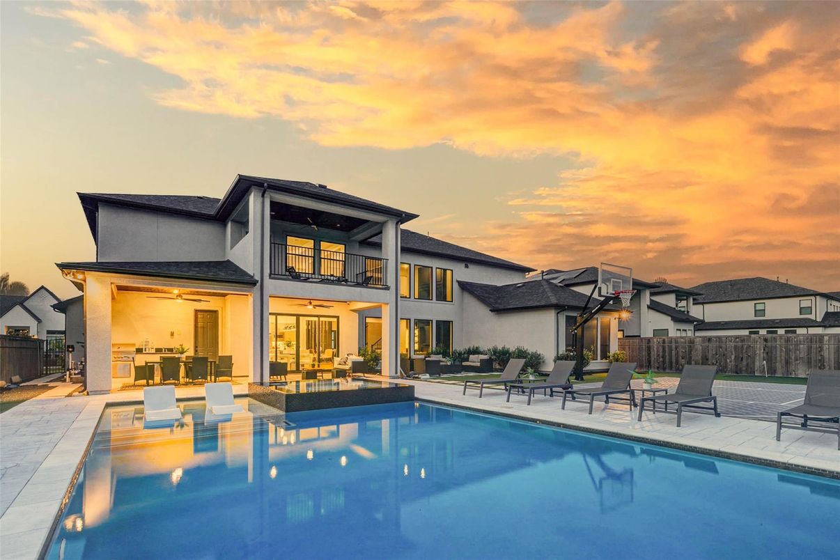 Exterior, Pool