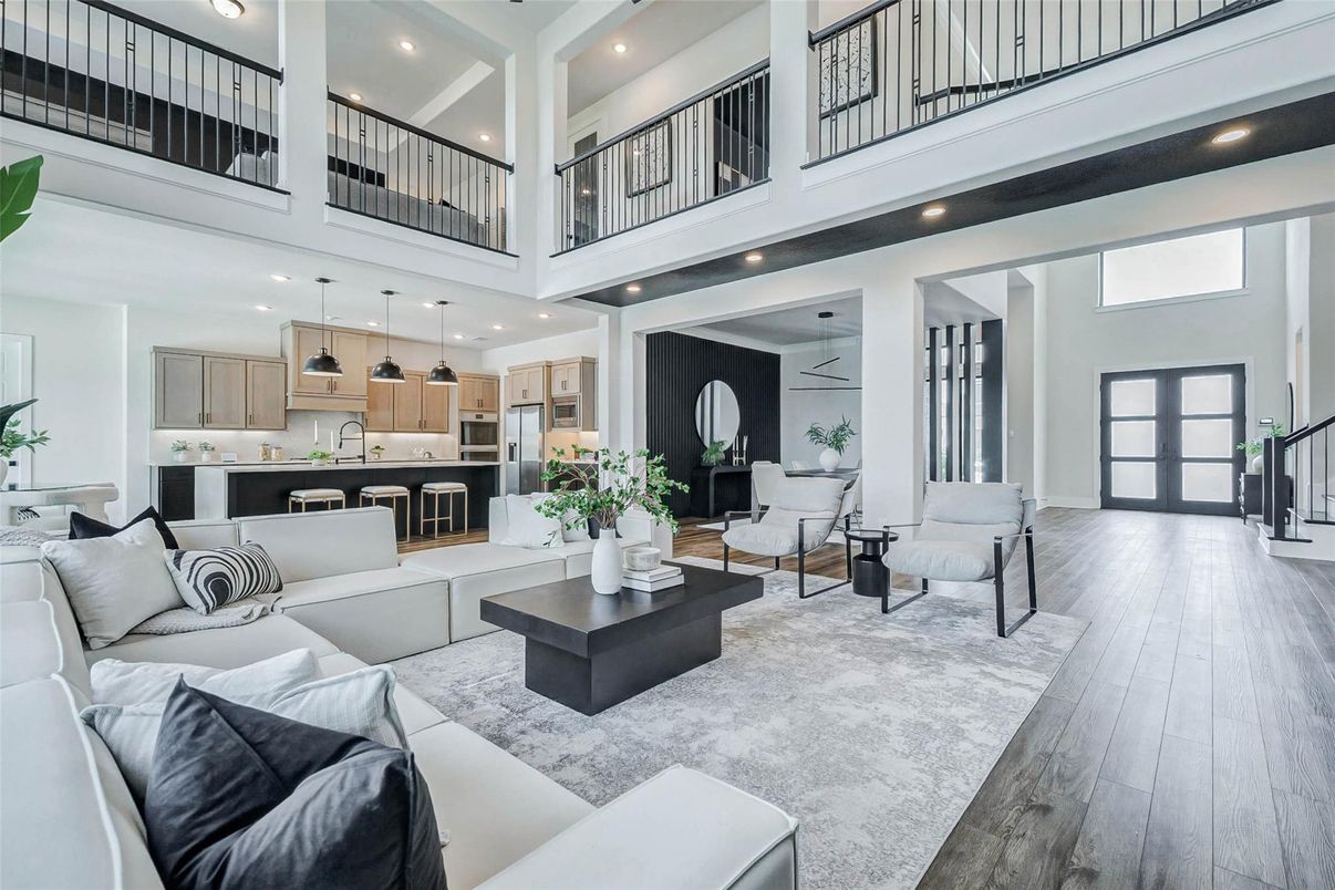 Interior, Kitchen, Living room, Pendant Lights, Recessed Lighting, Stainless Steel Appliances, Wood Texture Flooring