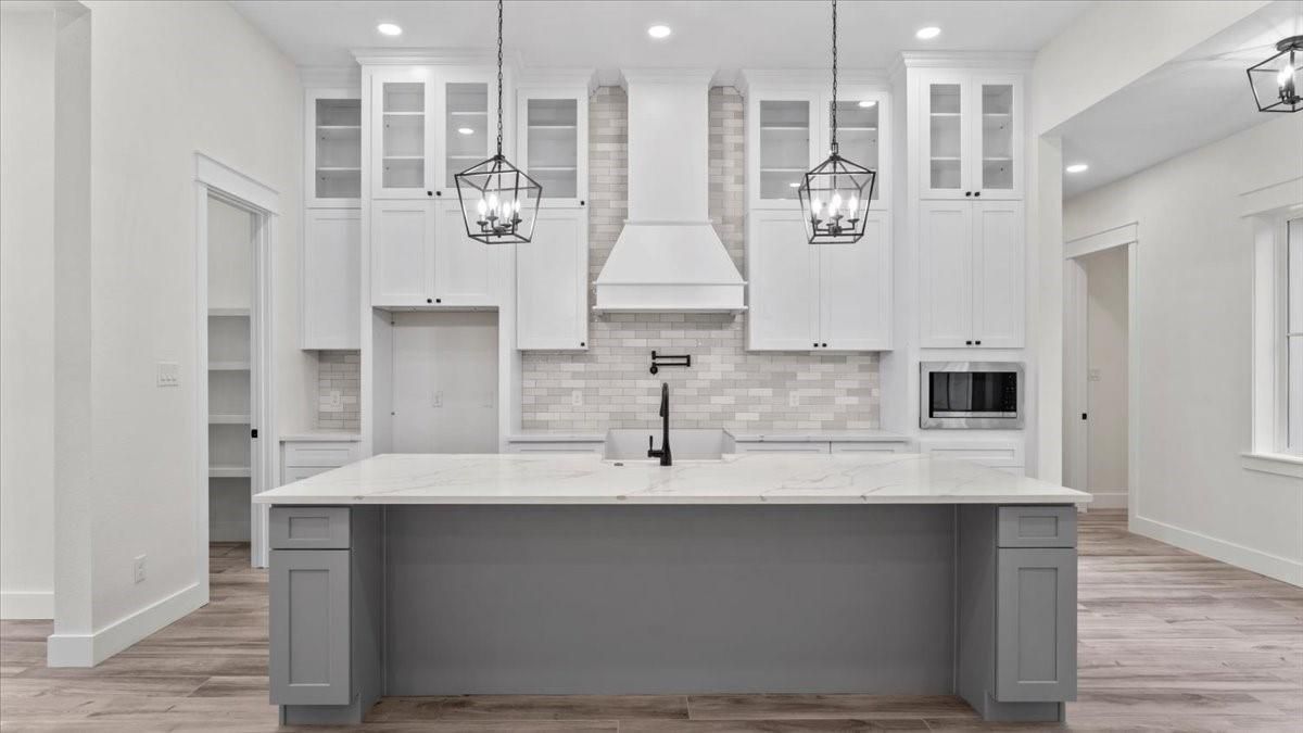 Interior, Kitchen, Pendant Lights, Recessed Lighting, Wood Texture Flooring