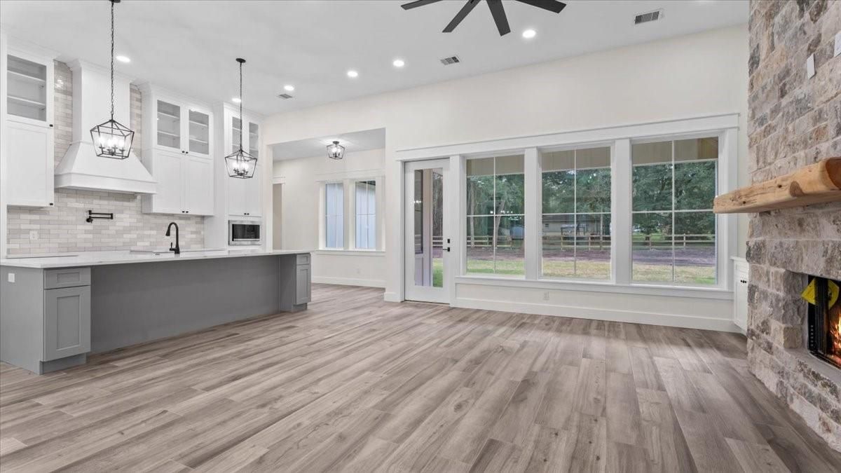 Fireplace, Interior, Kitchen, Pendant Lights, Recessed Lighting, Wood Texture Flooring