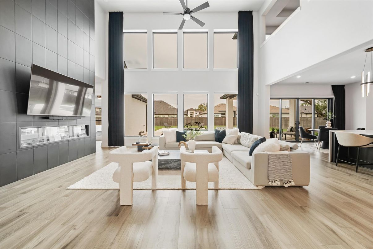 Dining room, Interior, Living room, Pendant Lights, Recessed Lighting, Wood Texture Flooring