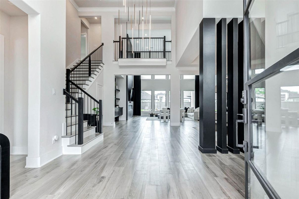 Interior, Pendant Lights, Recessed Lighting, Wood Texture Flooring
