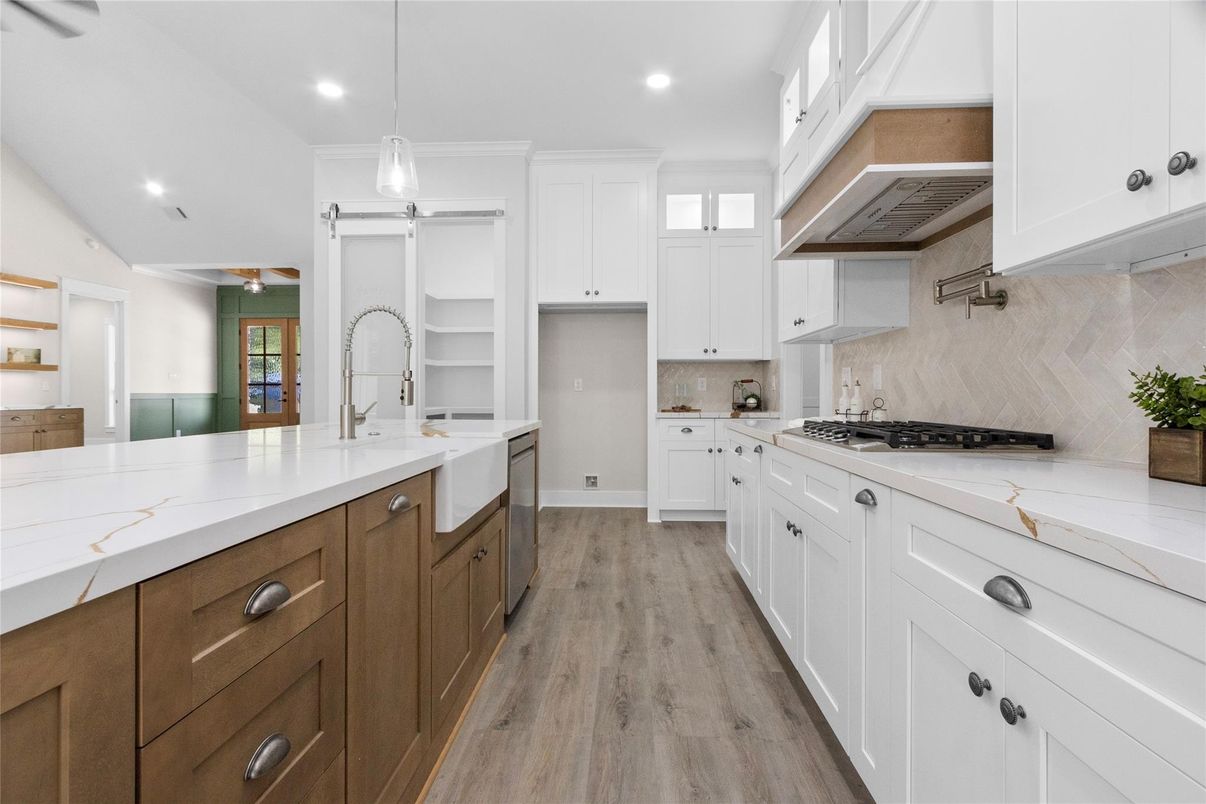 Interior, Kitchen, Pendant Lights, Recessed Lighting, Wood Texture Flooring
