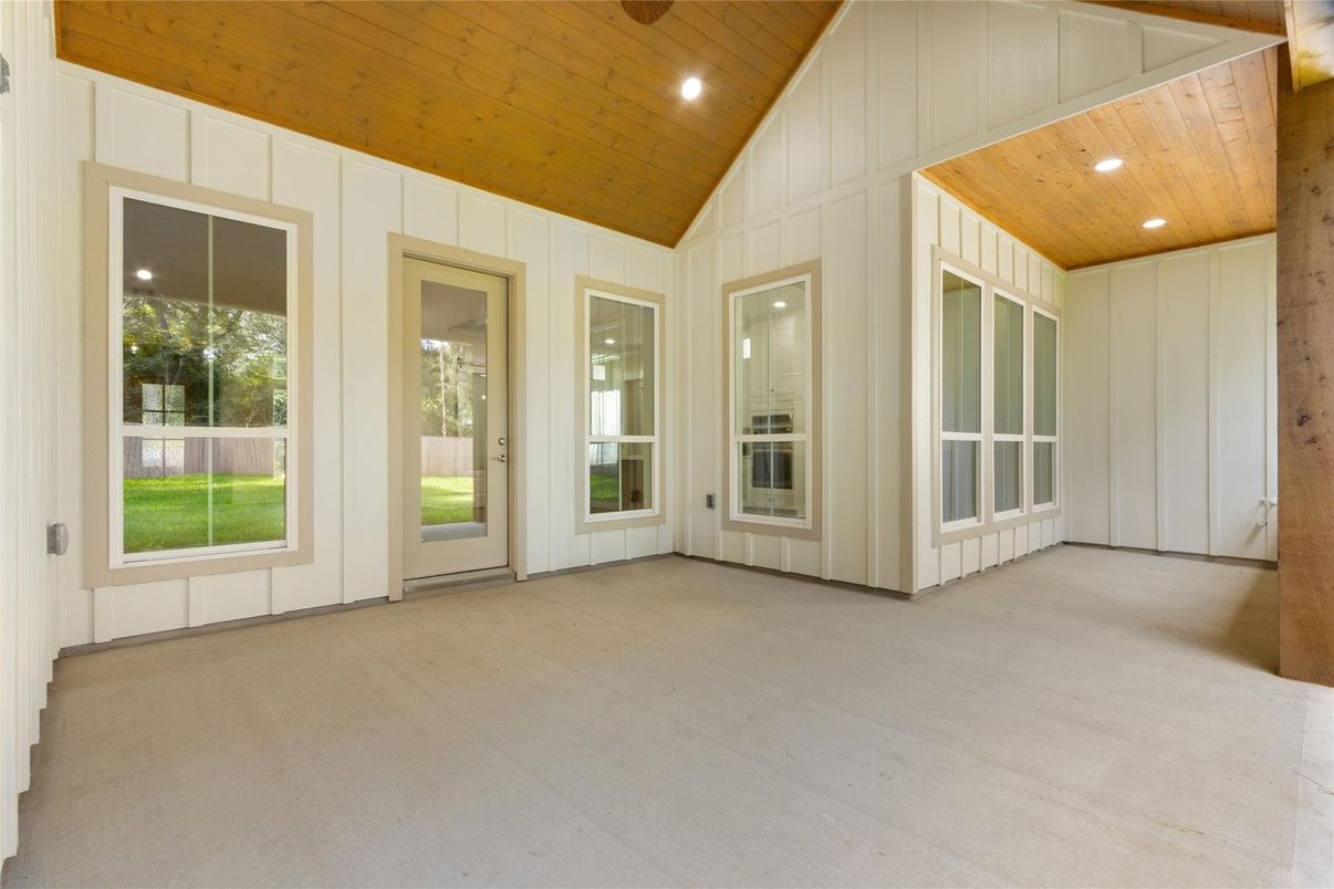 Empty room, Interior, Recessed Lighting, Wooden Ceilings