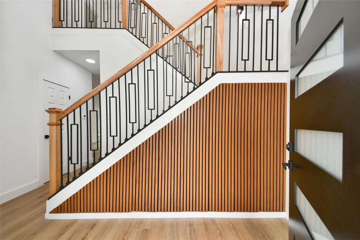Interior, Recessed Lighting, Wood Texture Flooring