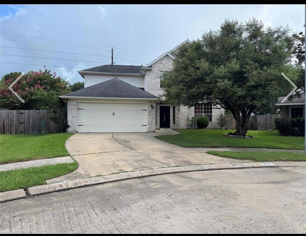 Attached, Exterior, Facade, Ranch