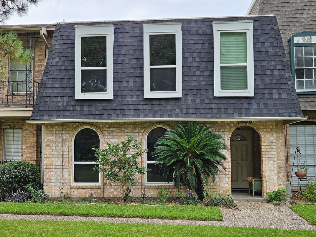 Exterior, Facade, Brick Facade, French Provincial